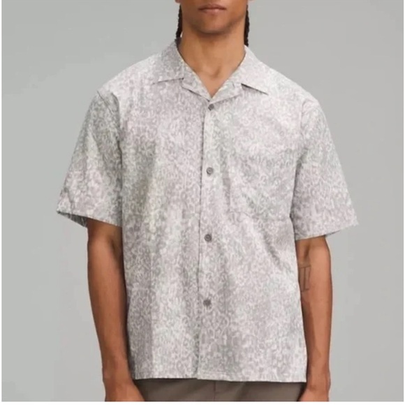 Lululemon Airing Easy Camp Collar Shirt Size Medium - Picture 1 of 13